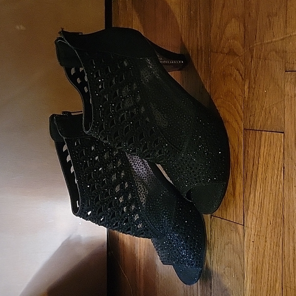 Heels - Picture 1 of 4